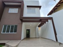 Sobrado novo com fino acabamento e planejados