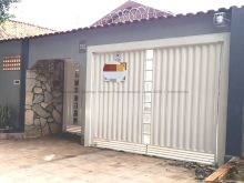 Ampla casa rica em móveis planejados na Mata do Jacinto