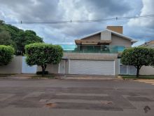 Lindo sobrado com 4 suítes e amplo terreno