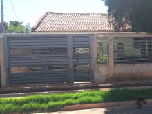 Casa com 2 quartos e churrasqueira