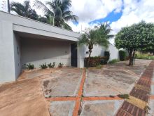 Ótima casa com amplo quintal - 1190m² de terreno