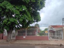 Casa com amplo terreno Vila Planalto
