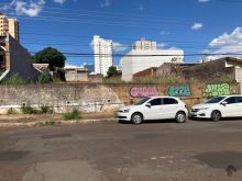 Excelente localização - acesso por duas ruas