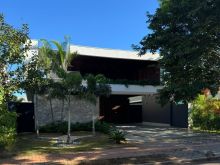 Casa com 3 suítes no Alphaville II