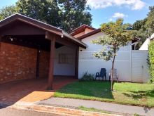 Casa em condomínio fechado com planejados