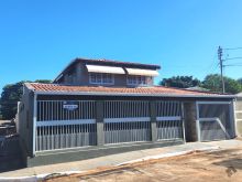 Sobrado - 1 suíte e 2 quartos - 5 vagas de garagem