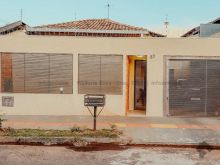 Casa com 03 quartos suíte no Jardim Leblon