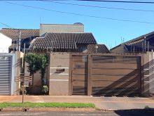 Casa com piscina no bairro Rita Vieira