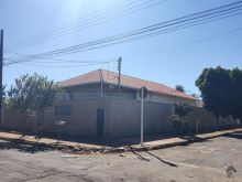 Casa com 5 dormitórios e piscina - Vila Sobrinho
