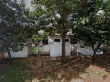 Casa com edícula