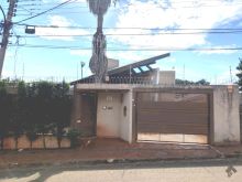 Ótima casa com terreno enorme