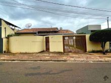 Casa com terreno amplo