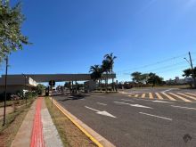 Longe da rodovia - próximo ao lazer