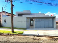 Casa térrea com piscina