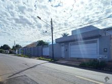 03 terrenos juntos e sobrado construído