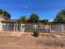 Casa com quintal grande