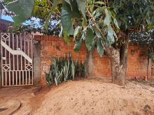 Terreno com obra inacabada
