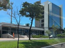 Sala em galeria com amplo estacionamento