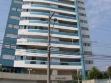 Luxuoso apartamento com muitos armários e lazer completo