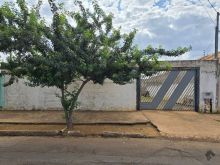 Imóvel com amplo terreno próximo ao Aeroporto