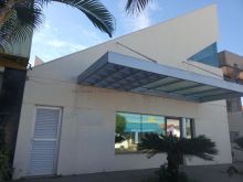 Prédio comercial estruturado para área médica