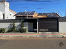 Imóvel com piscina aquecida e luz solar