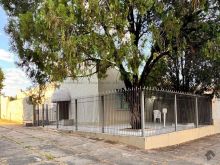 Casa térrea - excelente localização - dupla aptidão