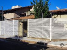 Linda casa com piscina - armários e ar