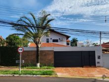 Sobrado com dupla aptidão na Antônio Maria Coelho