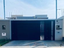 Maravilhosa casa com piscina no Pioneiros - pé direito alto