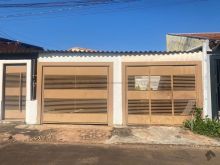 Casa com edícula nos fundos