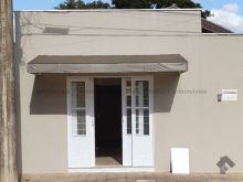 Salão com 1 sala com banheiro