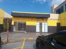 Imóvel comercial com salão e residência aos fundos
