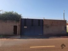 Terreno com muro de 3m rua ao lado do posto