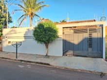 Casa com 2 quartos e 2 banheiros