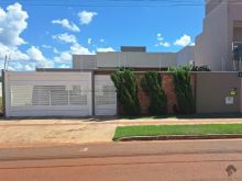 Casa com energia fotovoltaica e amplo espaço