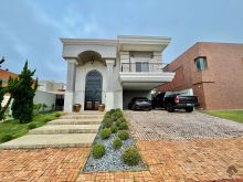 Sofisticado sobrado neoclássico