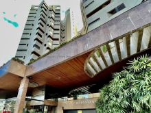 Amplo apartamento clássico e requintado