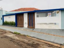 Casa comercial com 5 salas