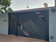 Casa térrea com 04 quartos