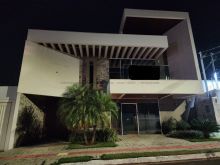 Linda casa comercial