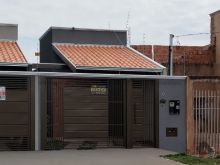 Linda casa com 2 quartos sendo 01 suíte