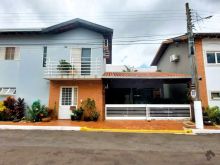 Sobrado em condomínio fechado no Chácara Cachoeira