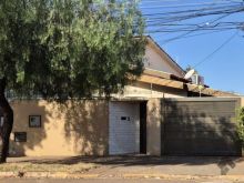 Casa com piscina e 2 dormitórios - Vila Sobrinho