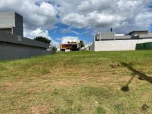 Terreno próximo da entrada do condomínio