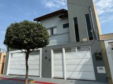 Sobrado ótimo acabamento