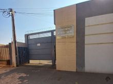 Ótima casa com 2 quartos