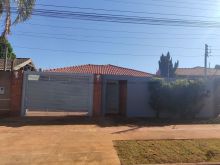 Casa bem localizada - acolhedora e rica em armários