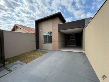 Casa com 3 dormitórios e quintal