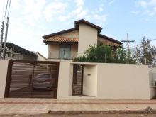 Sobrado de esquina com piscina